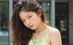 女生迈开腿打扑克又痛又痒怎么办